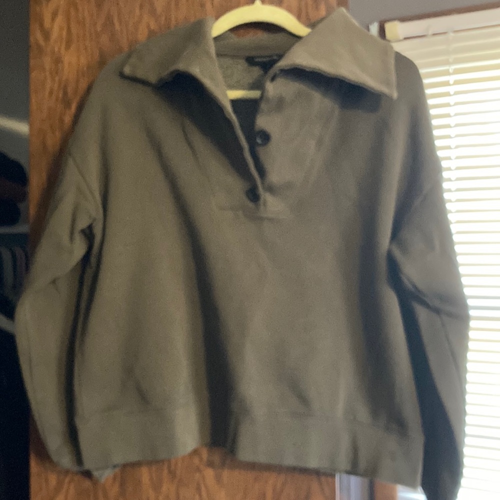 COPY - Olive Henley sweatshirt with oversized collar